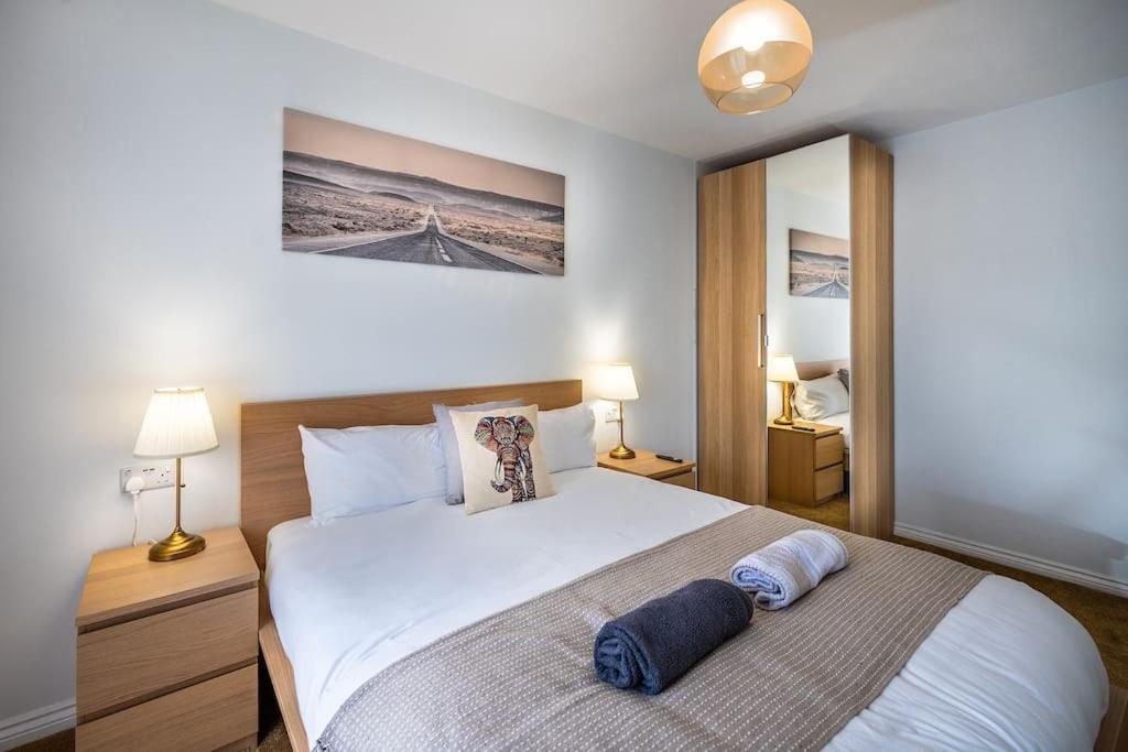 Reading 2-Bed Apartment & Parking Bagian luar foto
