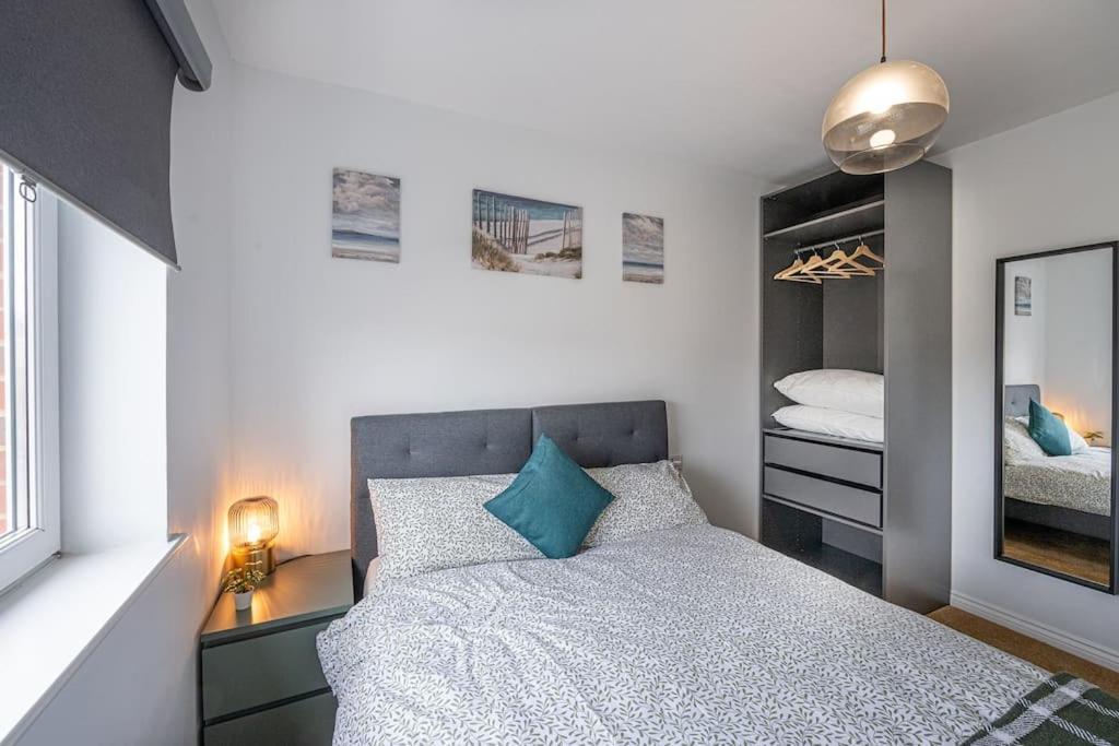 Reading 2-Bed Apartment & Parking Bagian luar foto