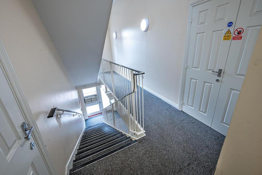 Reading 2-Bed Apartment & Parking Bagian luar foto