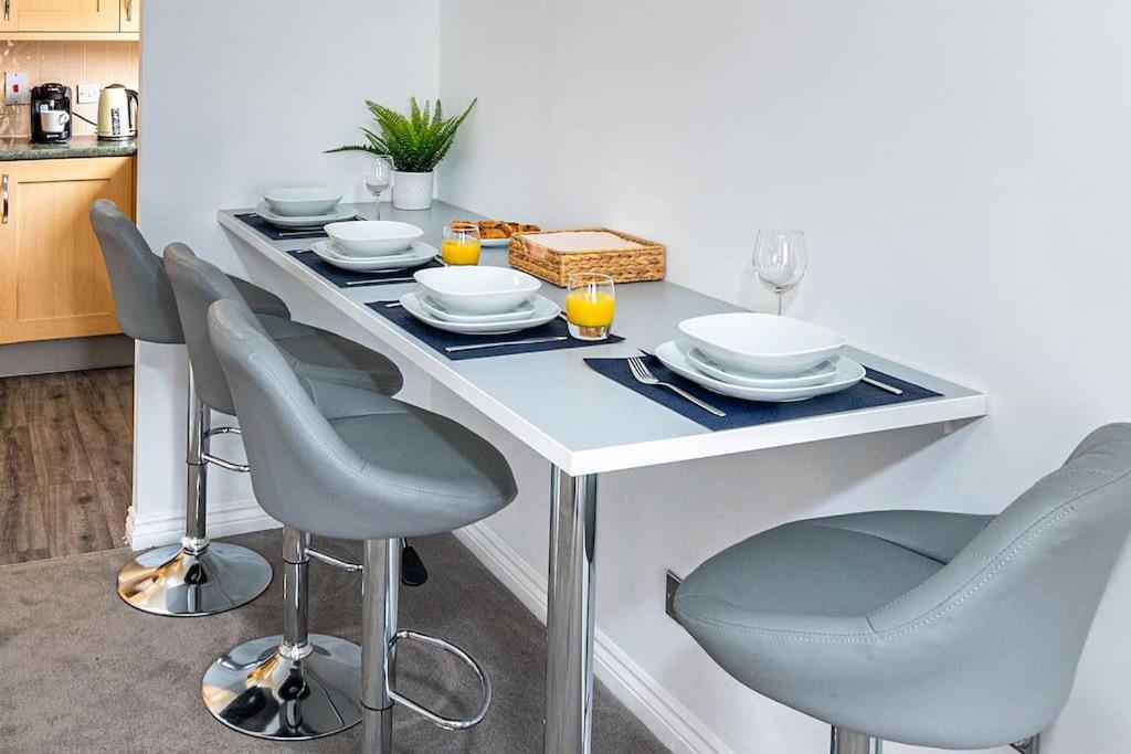 Reading 2-Bed Apartment & Parking Bagian luar foto